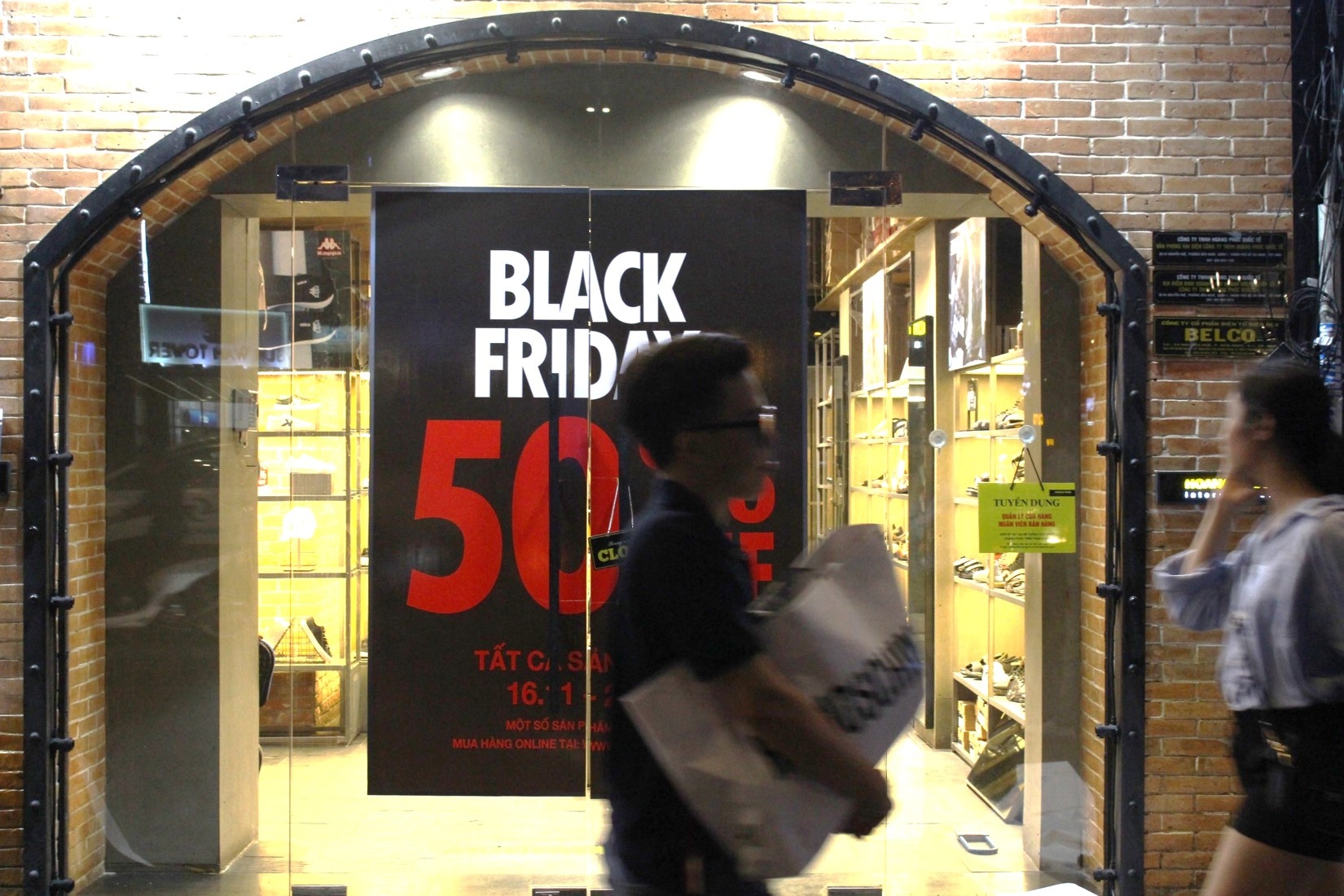 Không thể chờ đến sáng, người Việt ‘canh’ Black Friday từ nửa đêm ảnh 3 Khong the cho den sang, nguoi Viet ‘canh’ Black Friday tu nua dem anh 3