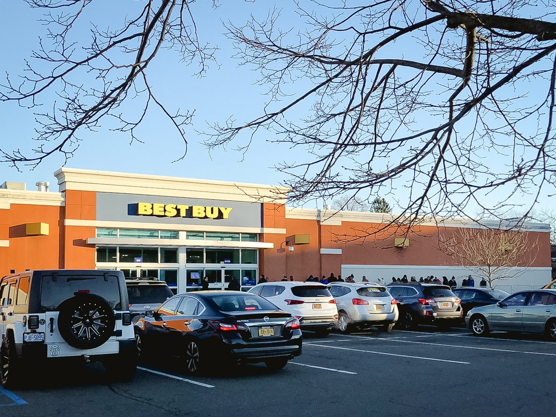 Best Buy,  Target vang tanh ngay Black Friday o My anh 1