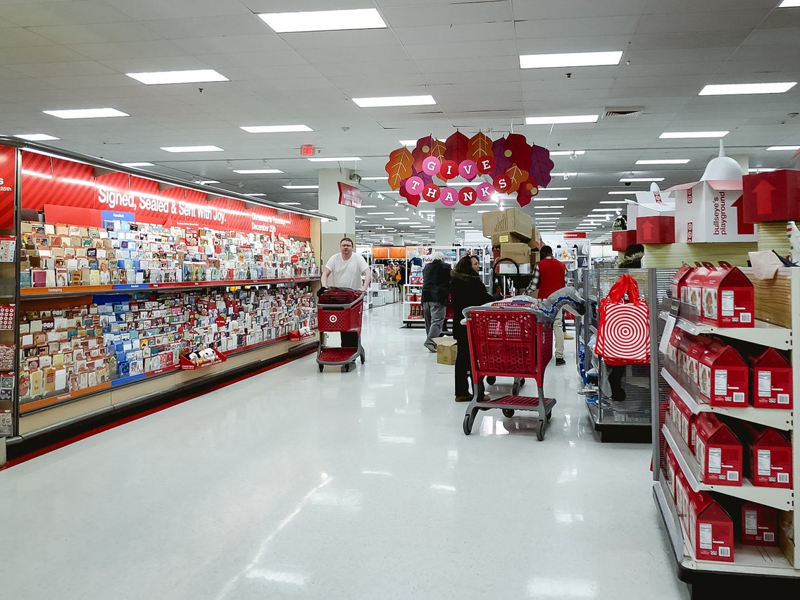 Best Buy, Target vang tanh, khong ai mua sam ngay Black Friday o My hinh anh