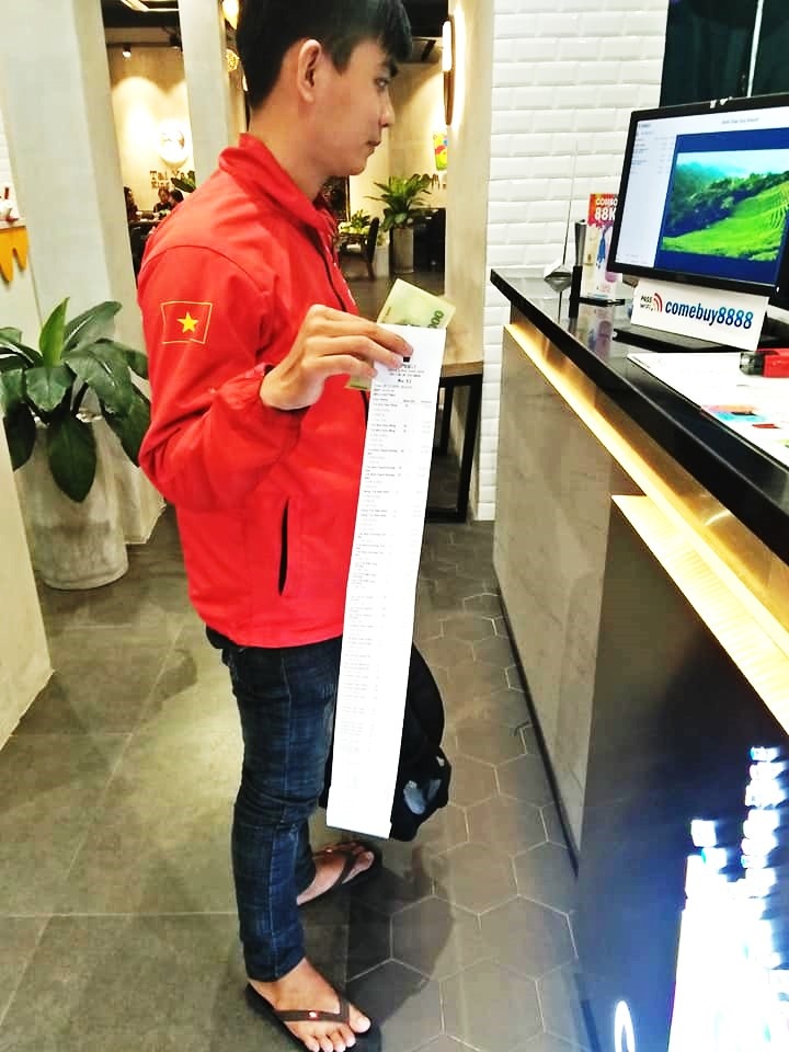 Ai duoc loi trong cuoc chien ‘dot tien’ giao do an cua ‘Grab vs Go-Viet’? anh 1