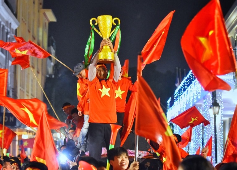 Khach san Sai Gon chay phong, hang quan ban xuyen dem sau cup vang AFF hinh anh