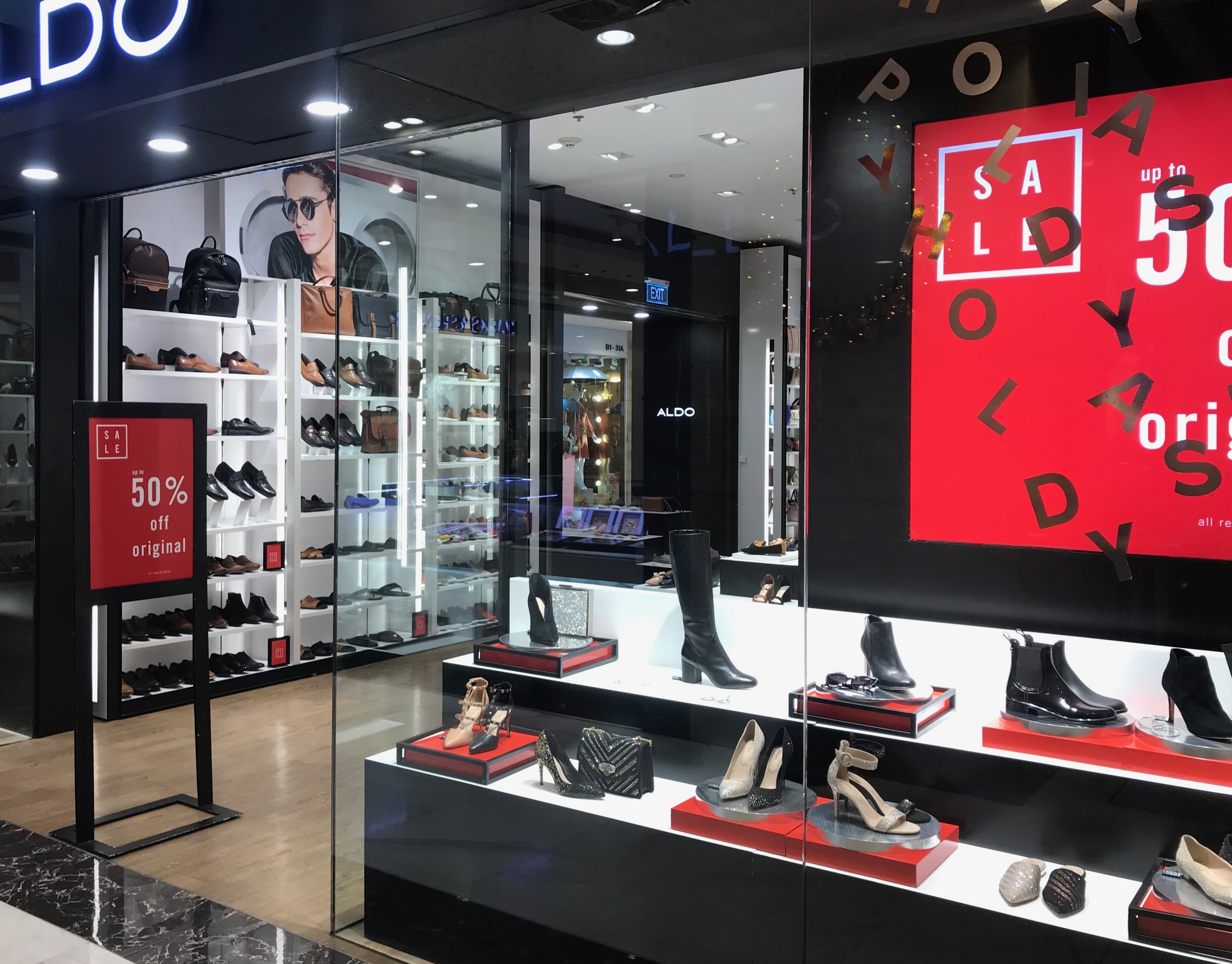 Nguoi Sai Gon ‘rong ran’ san hang giam gia tu 10 ngay truoc Noel anh 2