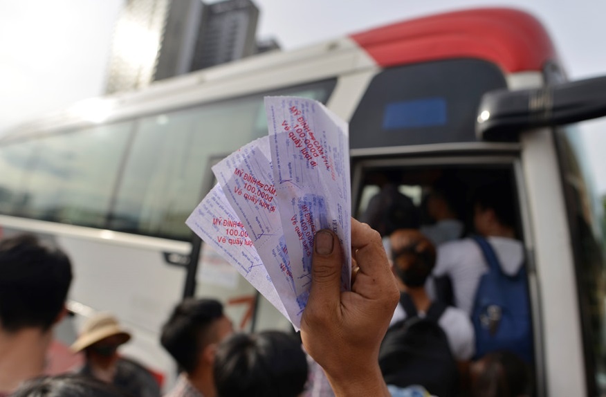 Gian nan ve xe khach tu TP.HCM ve que an Tet hinh anh