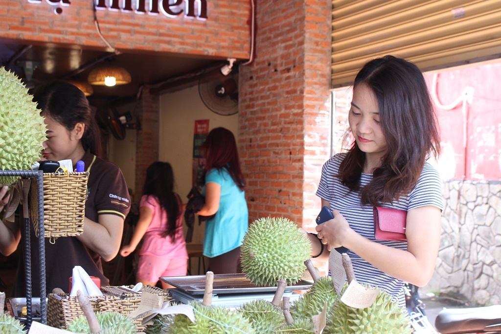 Sau rieng 200.000 dong/kg o Sai Gon,  khach mua trai VIP phai dat truoc anh 1