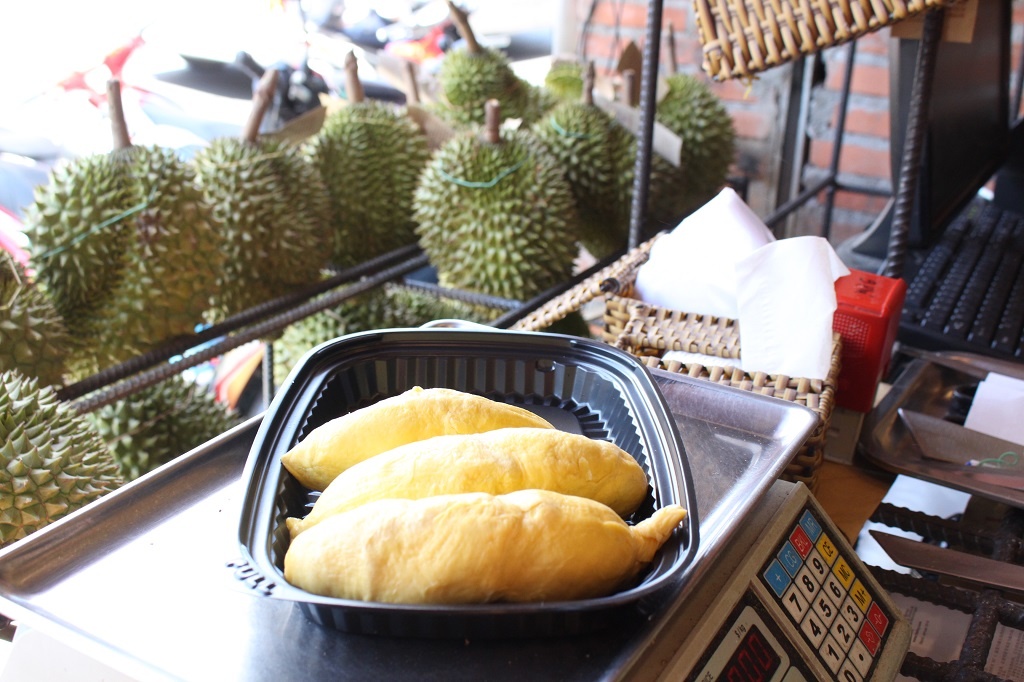 Sau rieng 200.000 dong/kg o Sai Gon,  khach mua trai VIP phai dat truoc anh 3