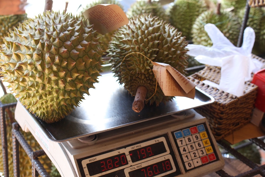 Sau rieng 200.000 dong/kg o Sai Gon,  khach mua trai VIP phai dat truoc anh 2