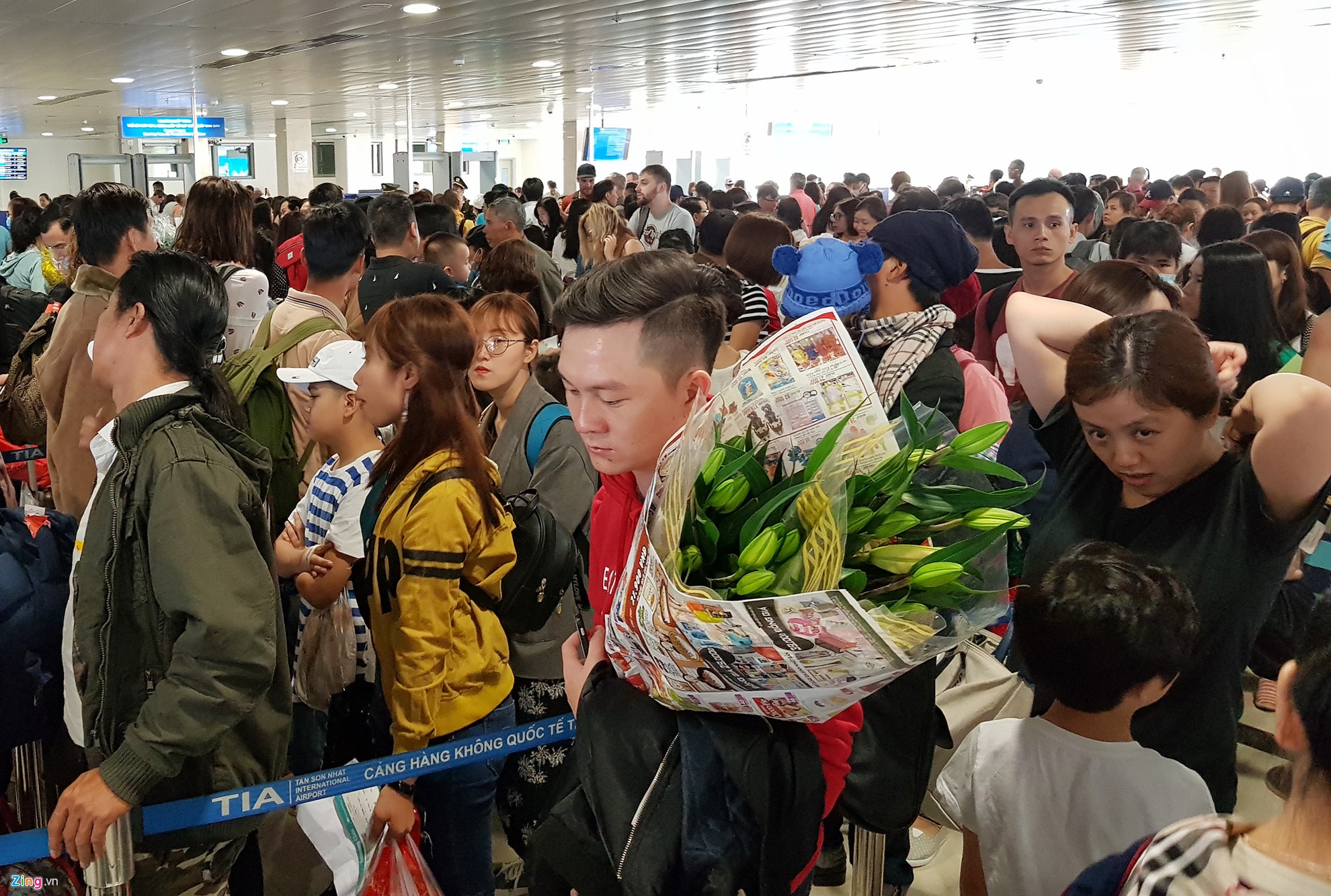 San bay Tan Son Nhat chong qua tai dip Tet bang cach nao? anh 1