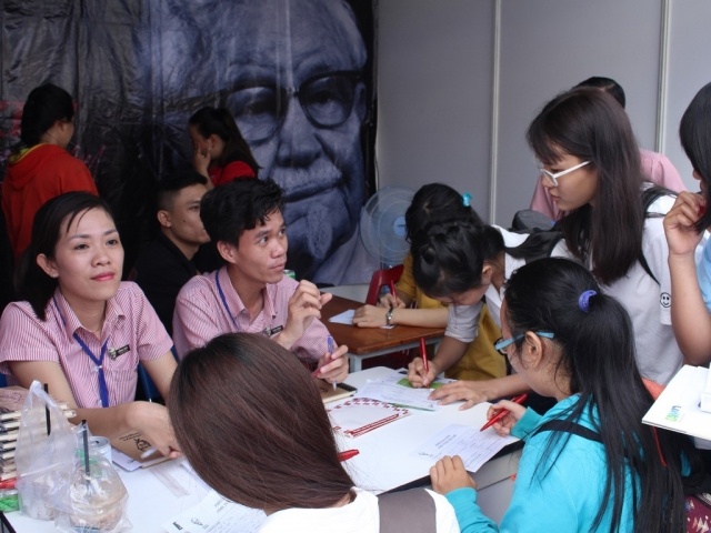 Tien luong 1 trieu dong/ngay,  doanh nghiep do mat tim nguoi lam dip Tet anh 2