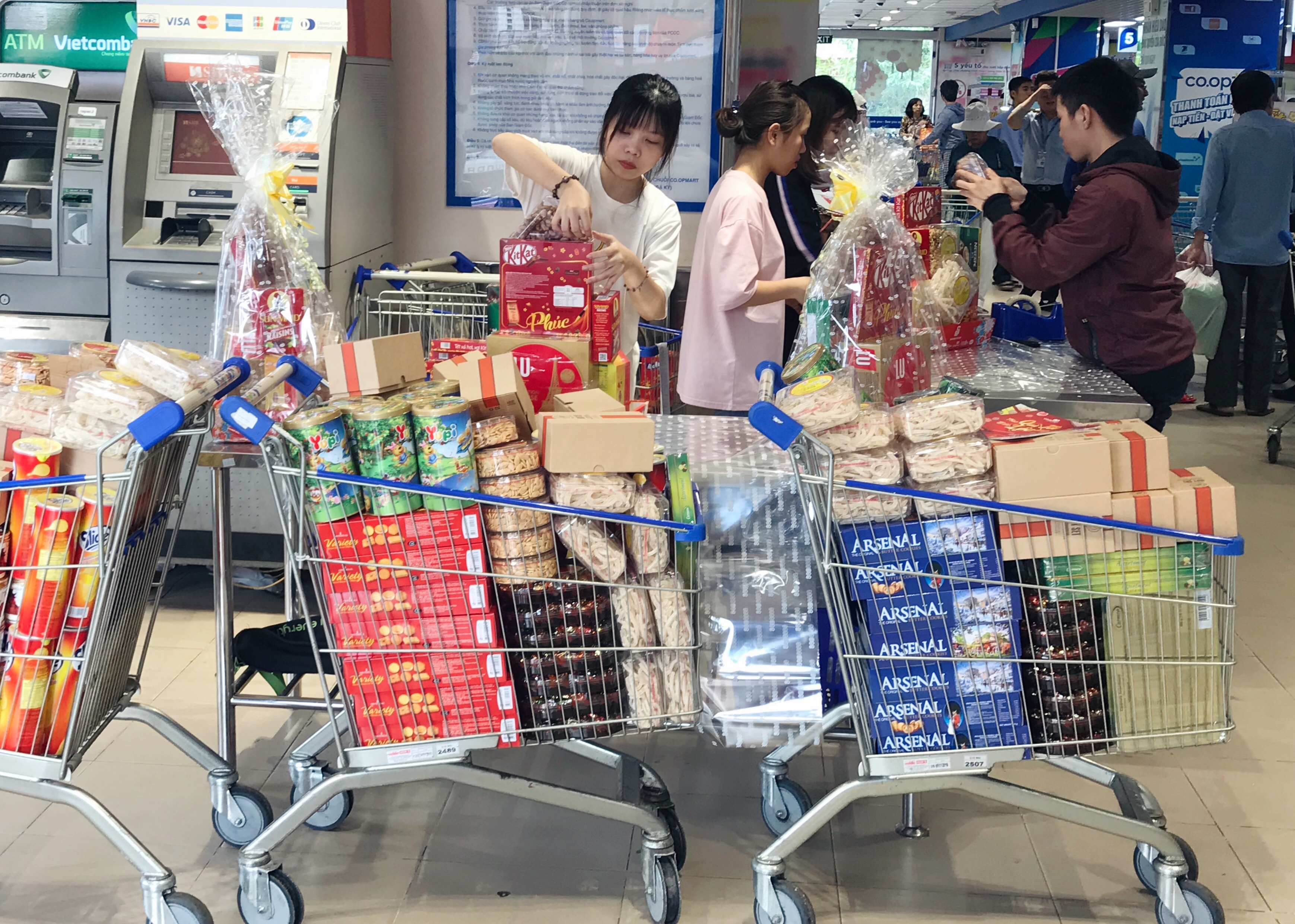 Tra luong 1 trieu/ngay van do mat tim nguoi lam dip Tet hinh anh