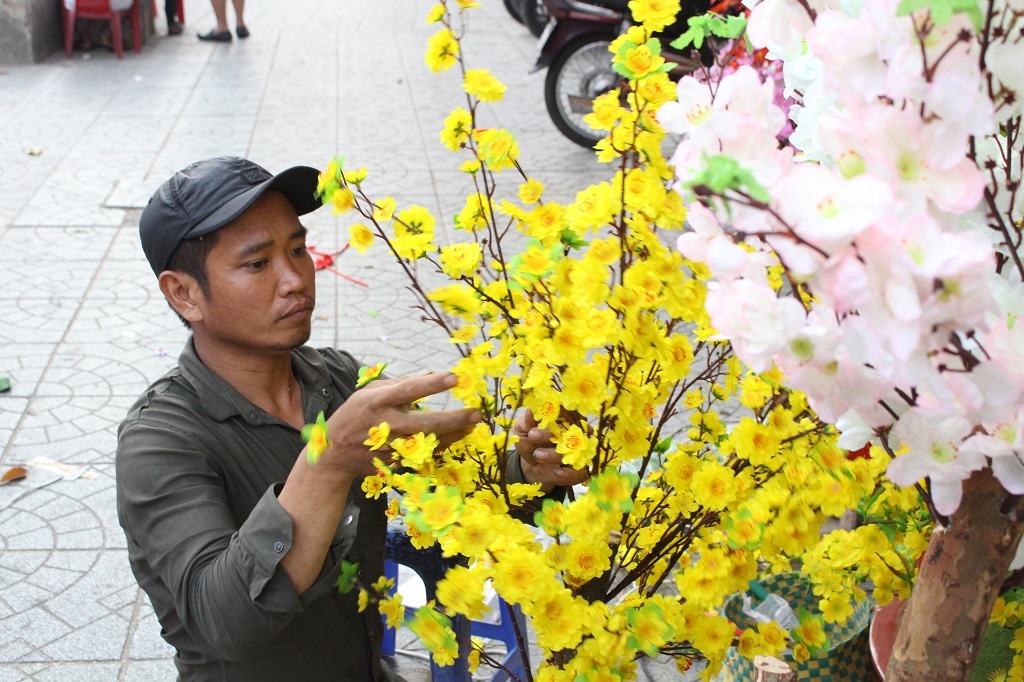 Mai,  dao gia choi Tet gia hang chuc trieu dat hang o Sai Gon anh 2