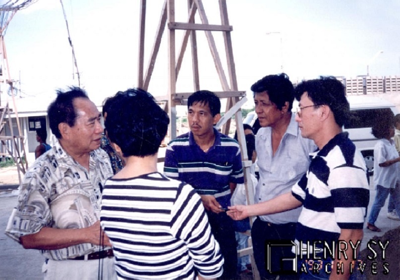 Tu cau be ban giay den nguoi giau nhat Philippines suot 11 nam hinh anh