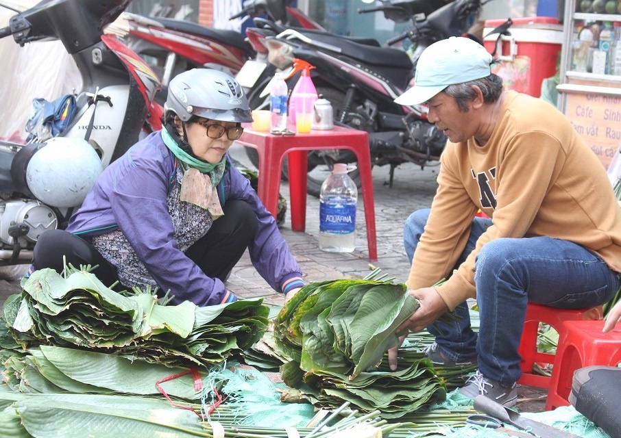 Cho la dong duy nhat o Sai Gon hop Tet, co khach mang oto cho tram kg hinh anh