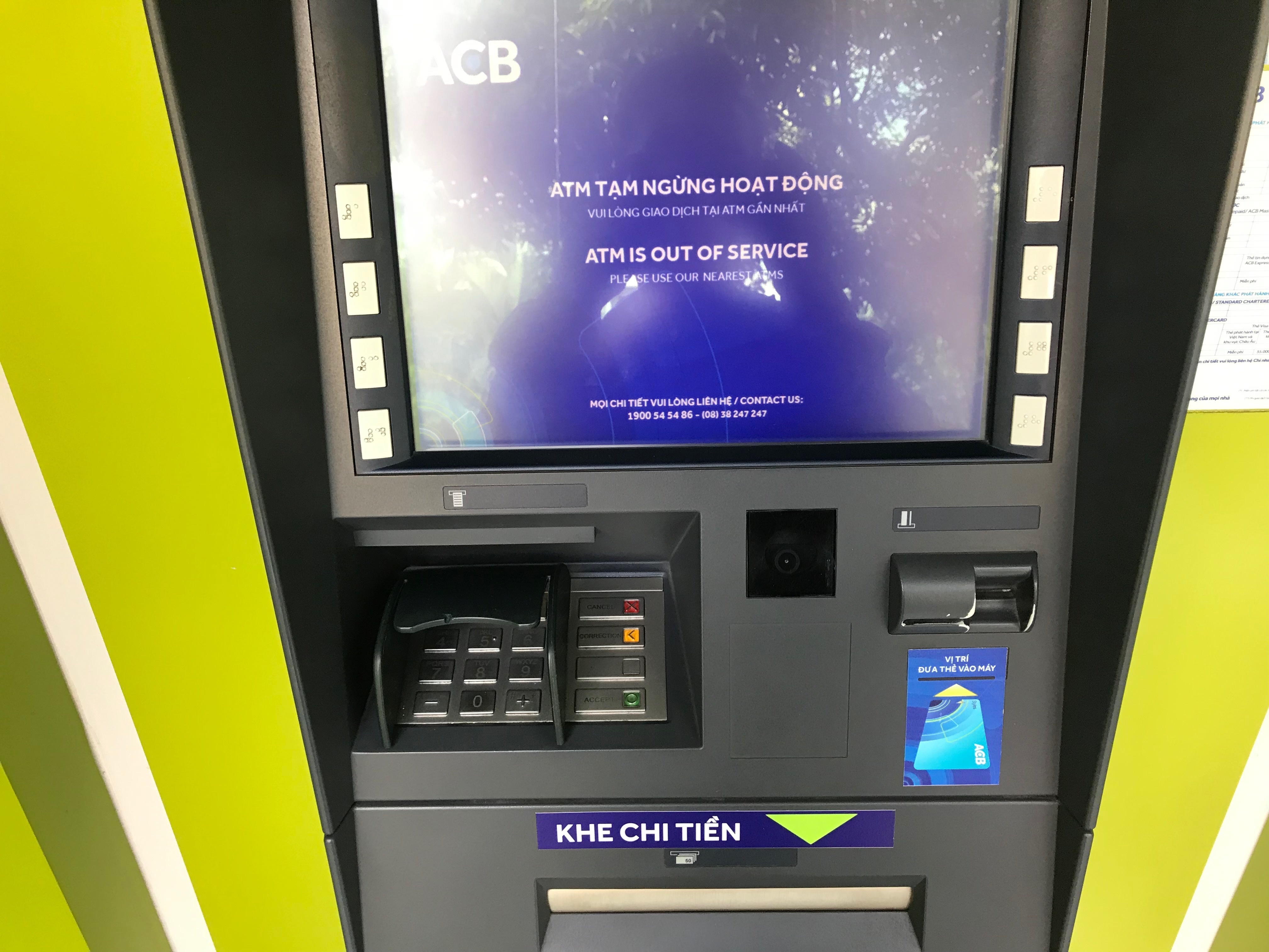 Co tien cung kho rut an Tet vi cay… ATM,  ATM het tien truoc Tet anh 2