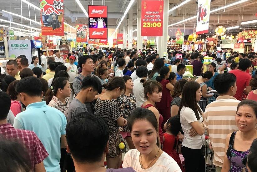 Nguoi Sai Gon chen chan o sieu thi ngay dau nghi Tet hinh anh