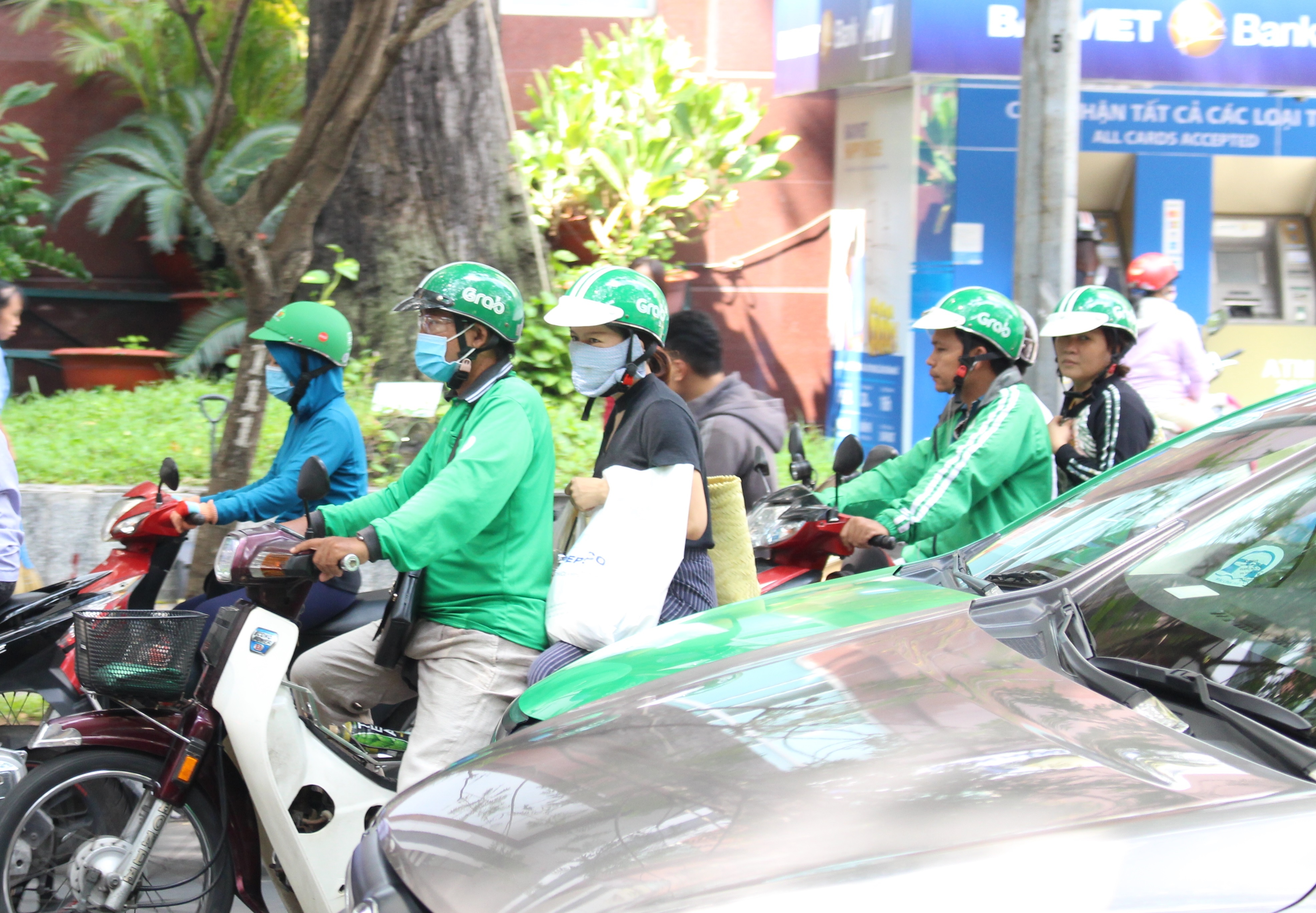 Grab,  Go-Viet,  Be… dua nhau gianh tai xe va khach hang dip Tet anh 2