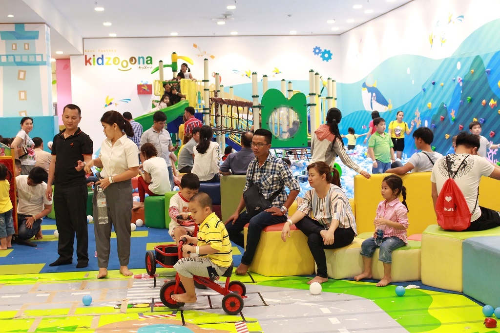 Ngan ngam tac duong,  nguoi Sai Gon do vao trung tam thuong mai choi Tet anh 2