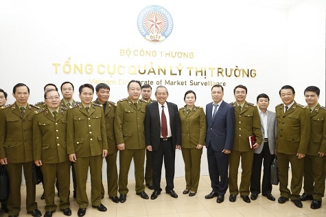 Pho Thu tuong Truong Hoa Binh tham va lam viec tai Tong cuc Quan ly thi truong anh 2