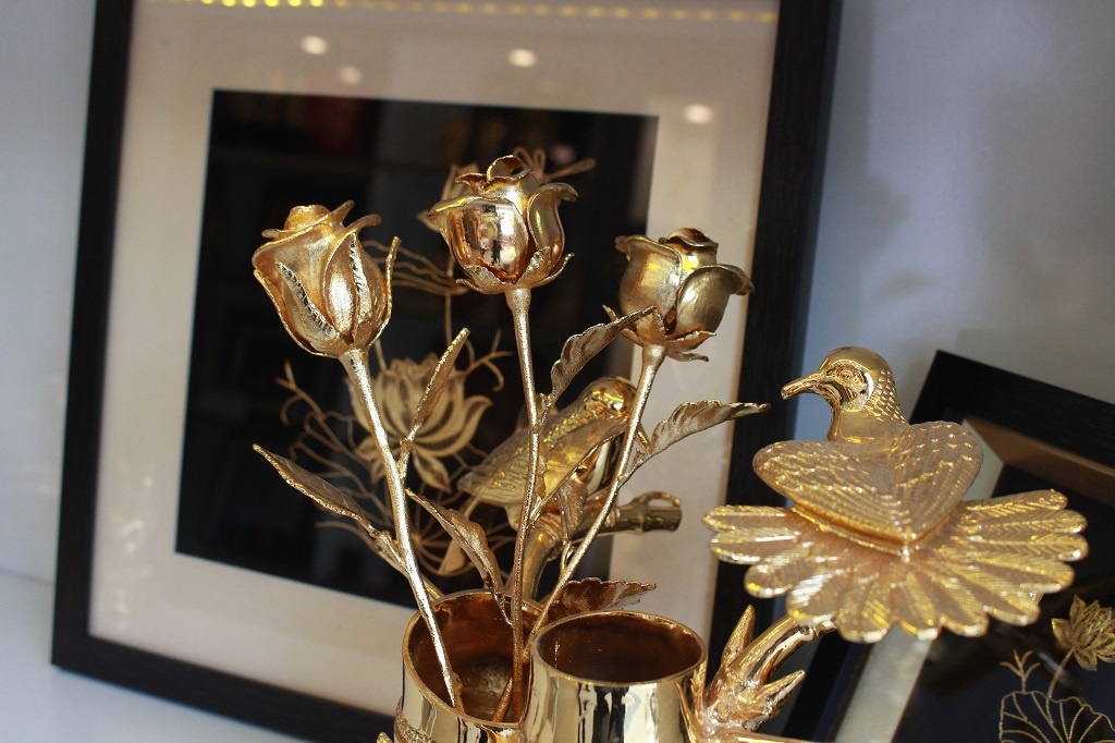 Valentine trung Via Than tai,  hoa hong ma vang tie anh 1