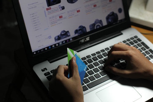 Gia mao website ngan hang, bia chuyen chia tai san de lua dao hinh anh