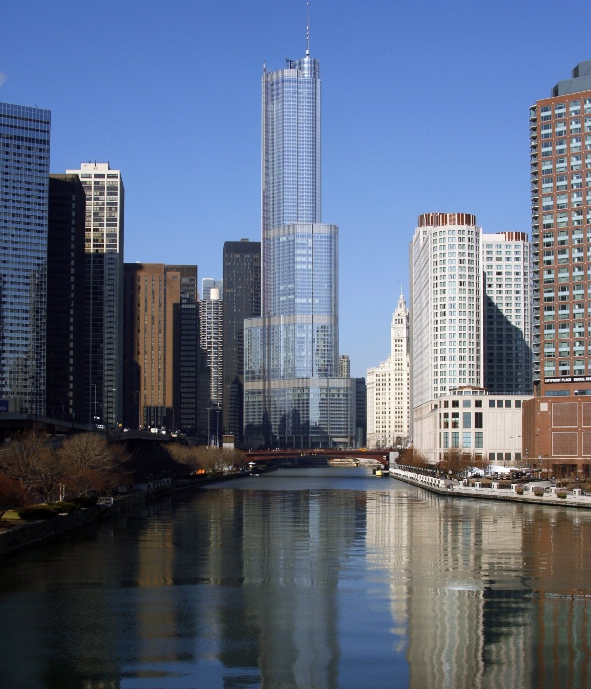 Tong thong Trump thuc su so huu gi tu nhung toa nha mang ten ong? anh 10