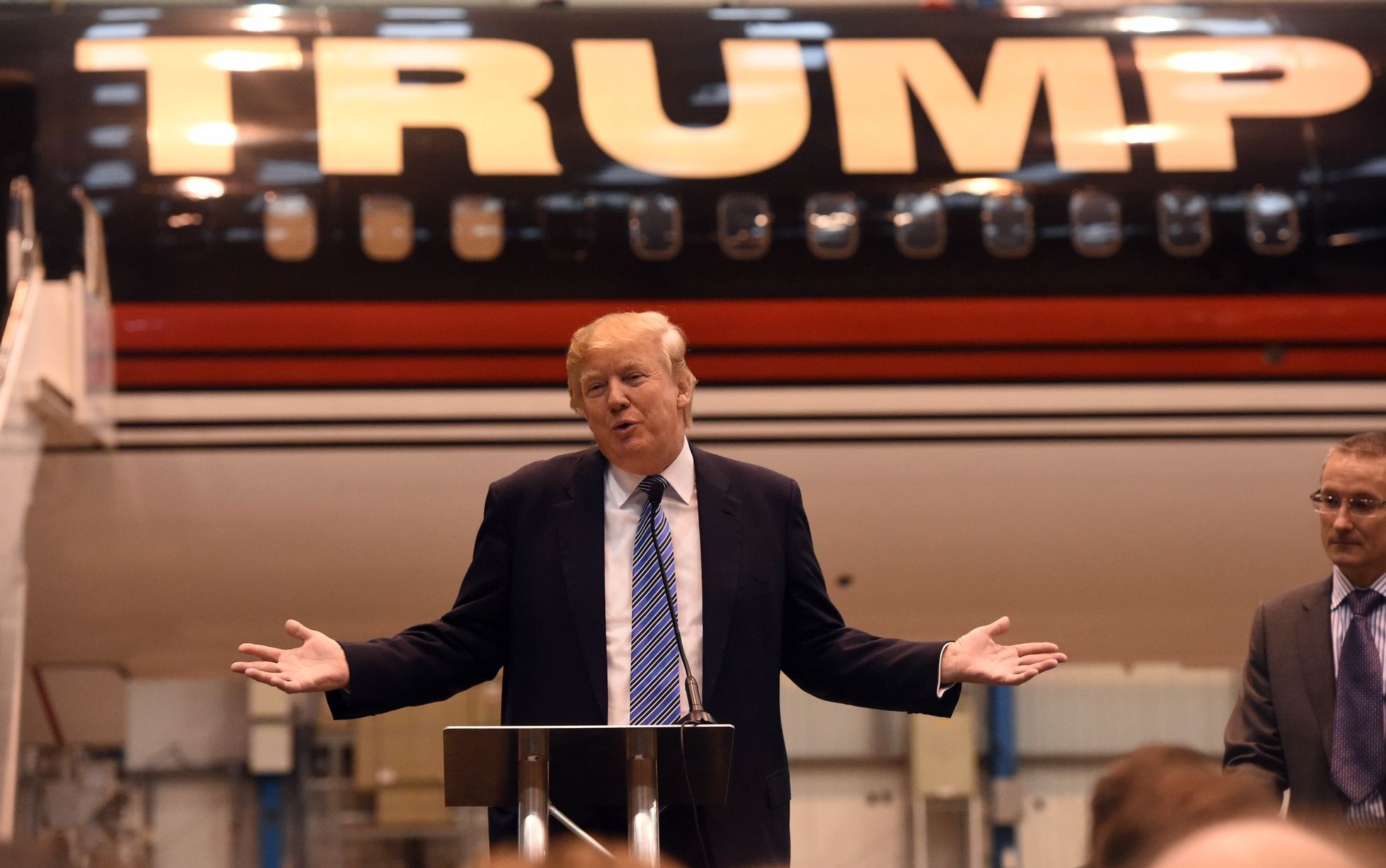 Tong thong Trump thuc su so huu gi tu nhung toa nha mang ten ong? anh 1