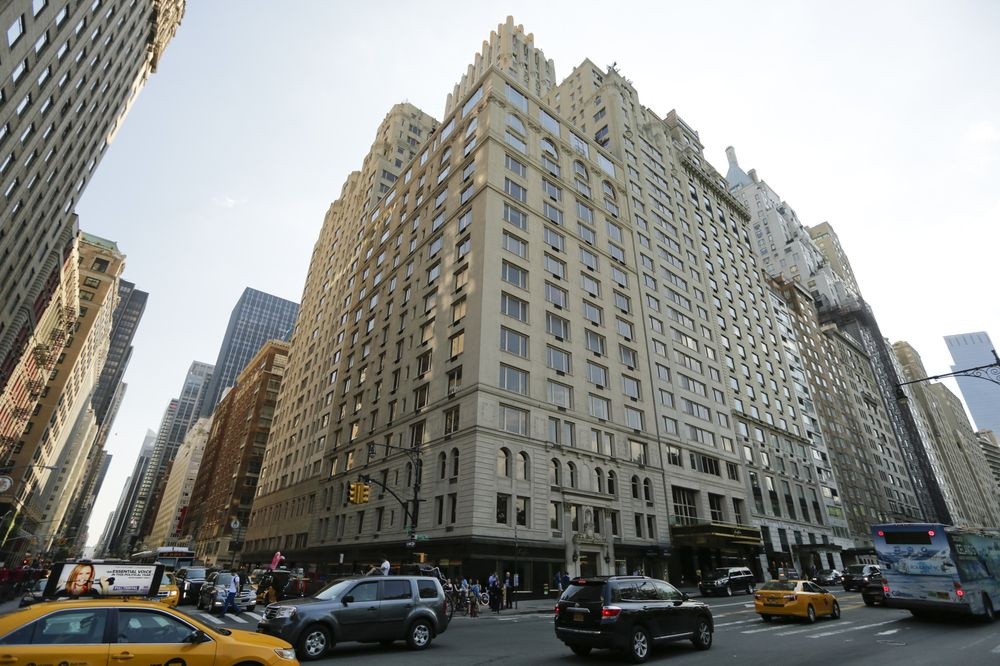 Tong thong Trump thuc su so huu gi tai cac toa nha mang ten ong? hinh anh