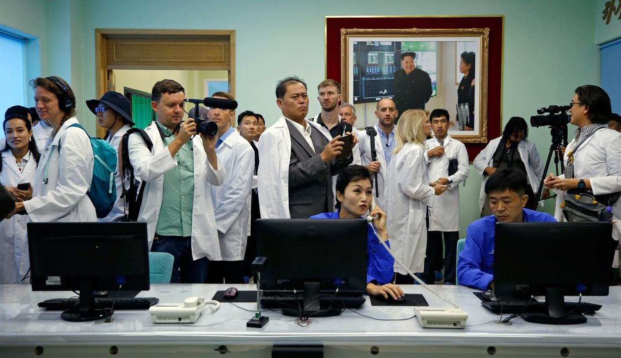 Ben trong nha may san xuat my pham cua Trieu Tien anh 13