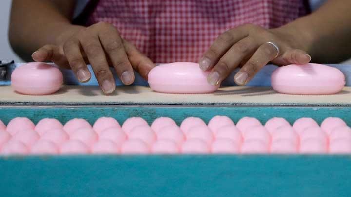 Ben trong nha may san xuat my pham cua Trieu Tien anh 4