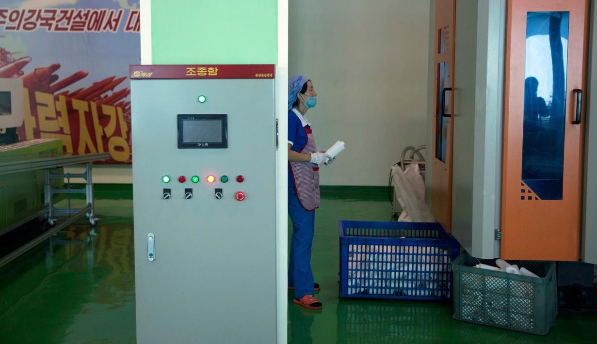 Ben trong nha may san xuat my pham cua Trieu Tien anh 5