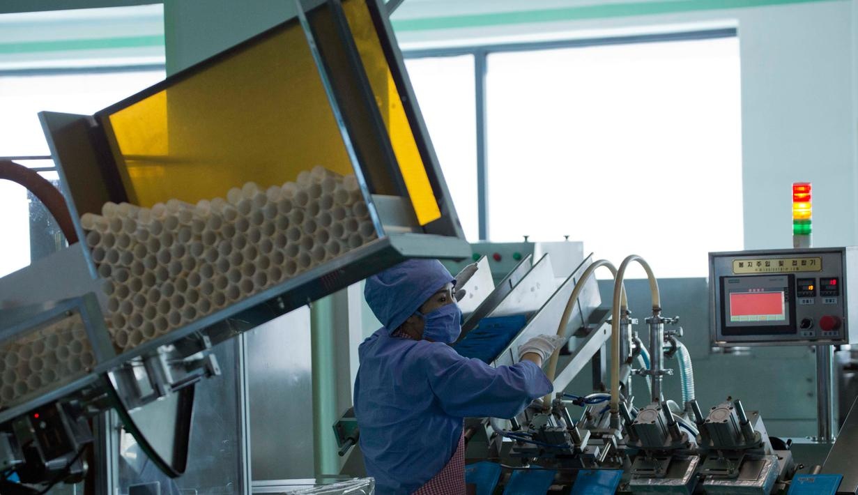 Ben trong nha may san xuat my pham cua Trieu Tien anh 6