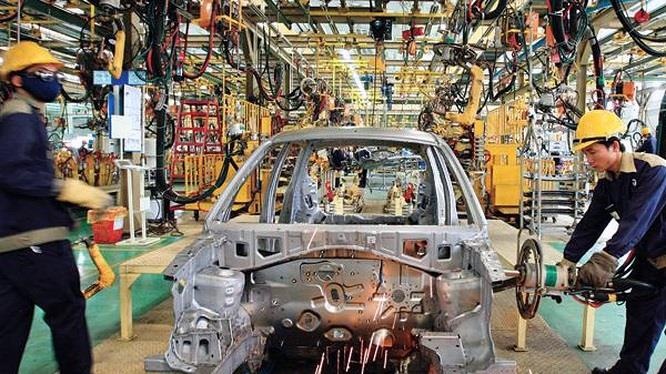 Oto Duc ve Viet Nam giam gia 30%: Dan tien cho xe sang hinh anh