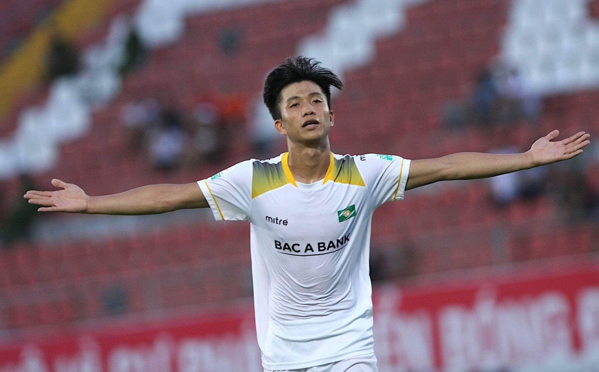 Giup SLNA thang 5 tran lien tiep, Van Duc lai duoc ‘len may’ hinh anh