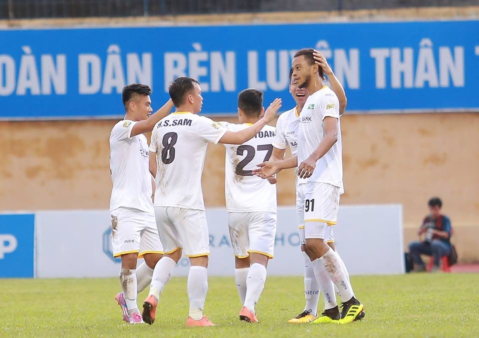 Thua tren san nha, HLV doi Thanh Hoa che trong tai bat khong nghiem hinh anh