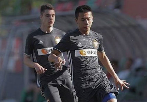 Cau thu goc Viet chon khoac ao doi U19 Trung Quoc hinh anh