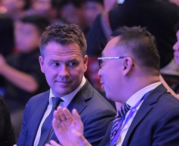 Owen lich lam giao luu cung fan Viet Nam hinh anh