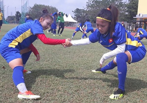 Tuyen nu Viet Nam dau voi Thai Lan tren san chat luong khong cao hinh anh