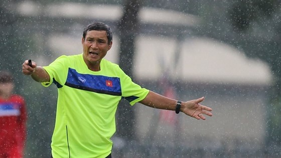 HLV Mai Duc Chung: 'Thai Lan manh hon, nhung tuyen nu VN se thang' hinh anh