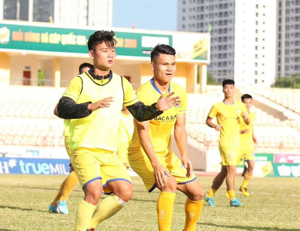 Xuan Manh va Van Duc tuoi cuoi truoc ngay doi dau Tien Dung hinh anh