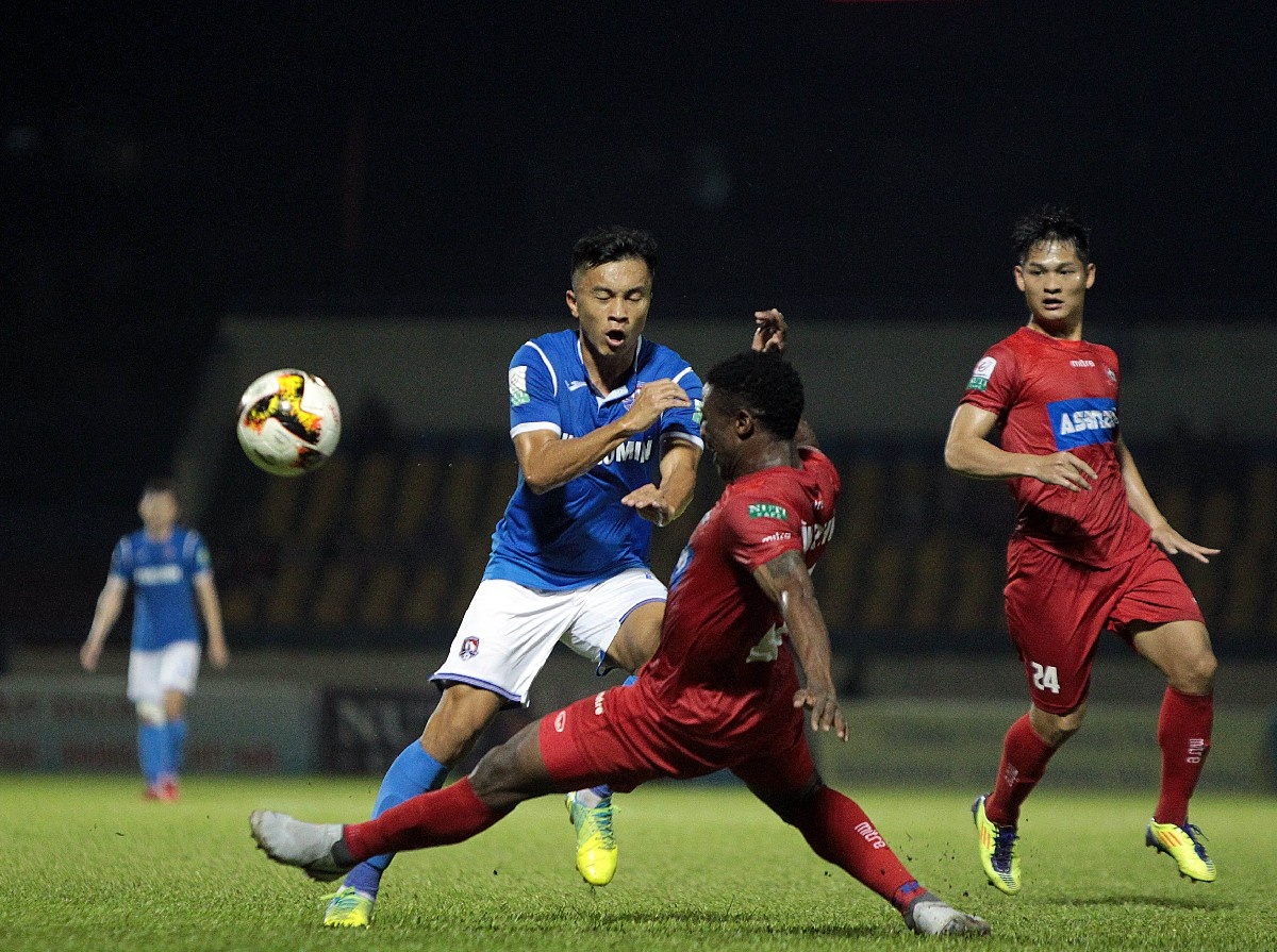 HAGL,  HLV Phan Thanh Hung anh 1