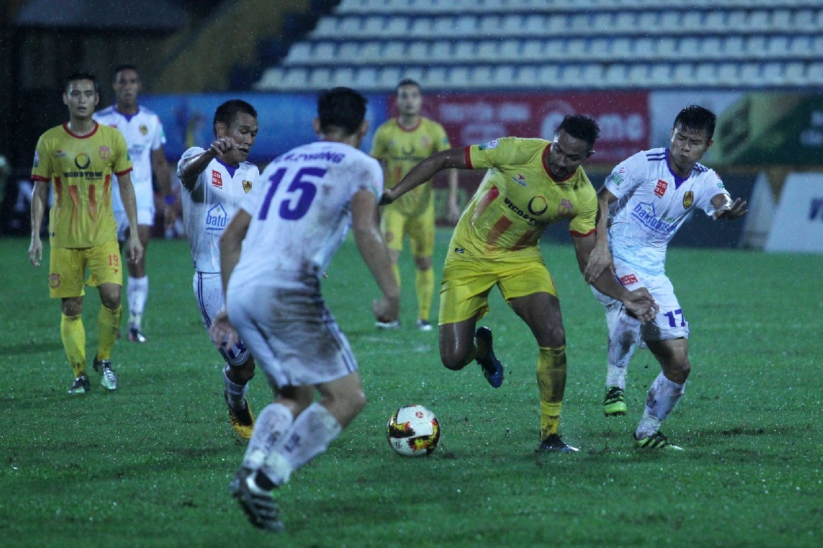 CLB Nam Dinh da 'chap tay' voi cac doi dua tru hang V.League 2018 hinh anh