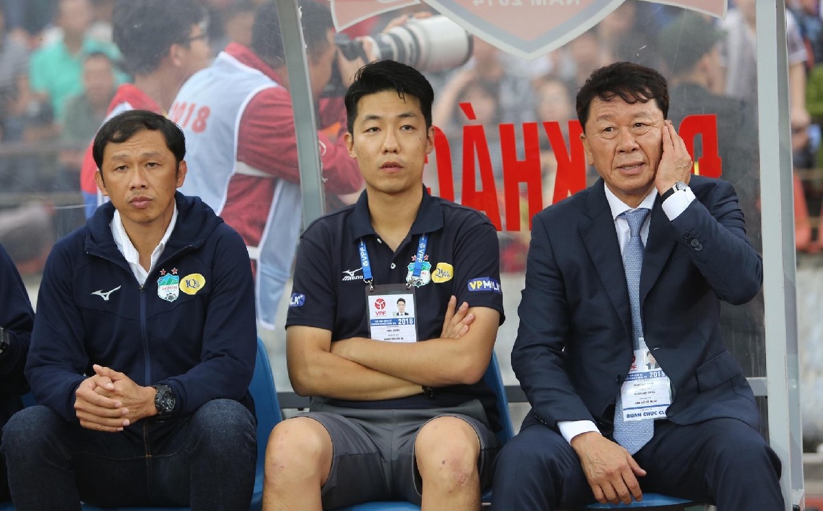 Thuyen truong HAGL that vong vi khong vao duoc top 5 V.League 2018 hinh anh