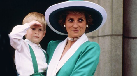 Nhung lan mac do doi cua cac sao noi tieng va con hinh anh