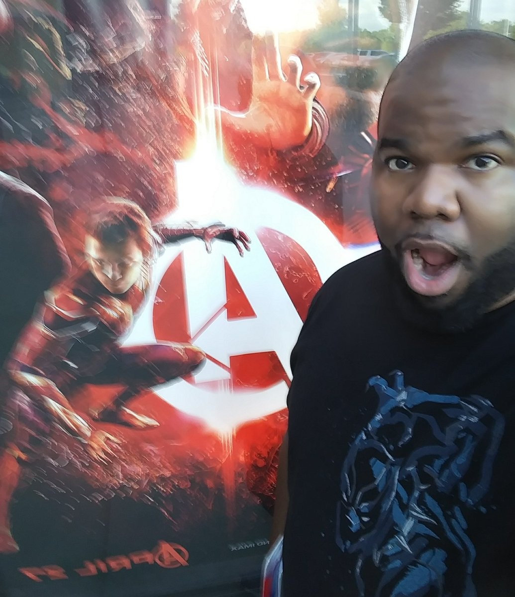 Fan xem 'Infinity War' 45 lan duoc Marvel moi du ra mat 'Avengers 4' hinh anh