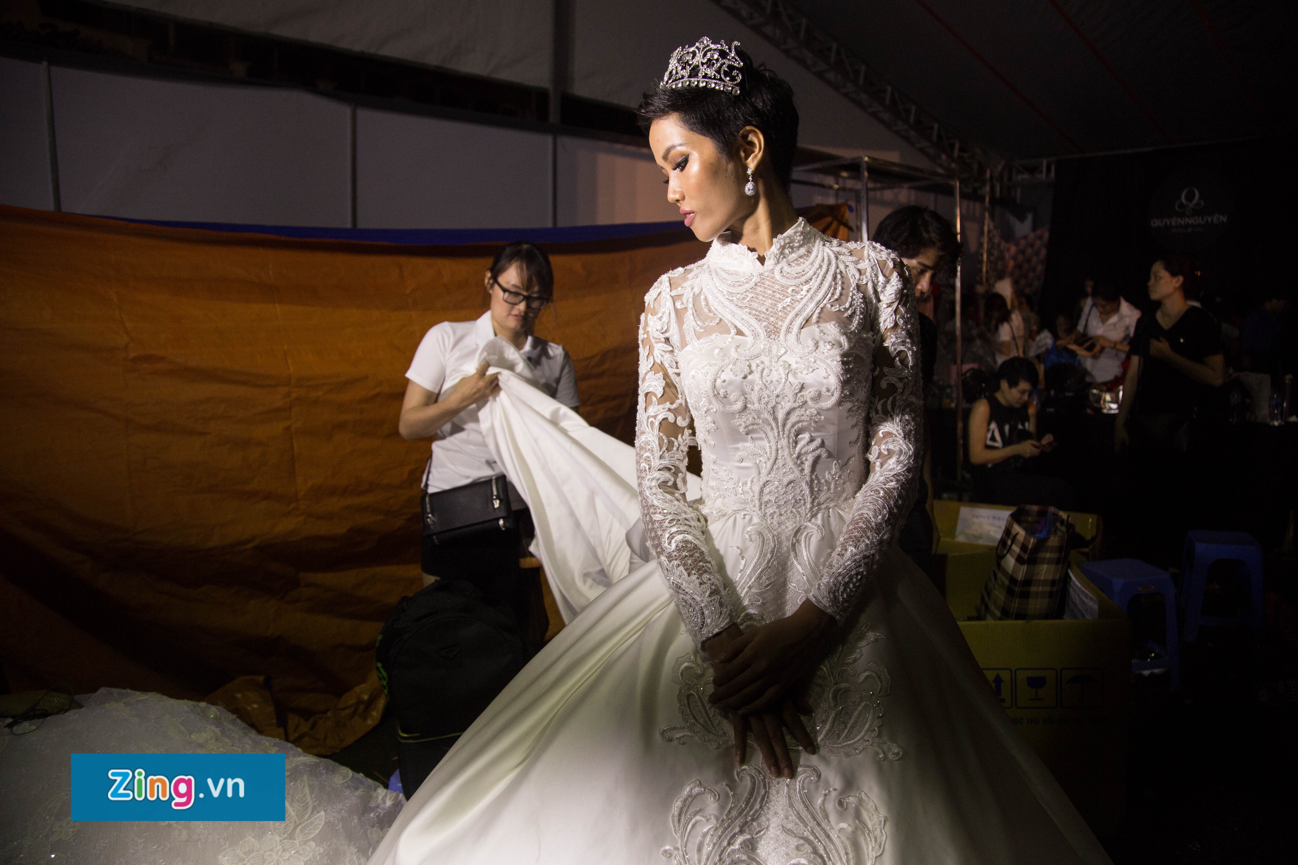 Vietnam Wedding Fashion Show,  Ho Ngoc Ha anh 7