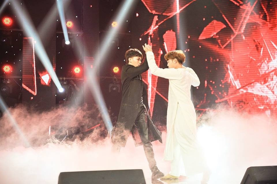 Toc Tien dai thang bao toan thi sinh, Lam Truong suyt trang tay hinh anh