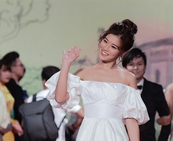 Sao Viet long lay tren tham do LHP Quoc te Ha Noi hinh anh