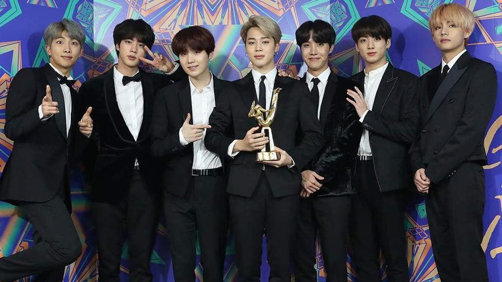 BTS lay lai vi the, chien thang hang muc lon tai Grammy Han Quoc hinh anh