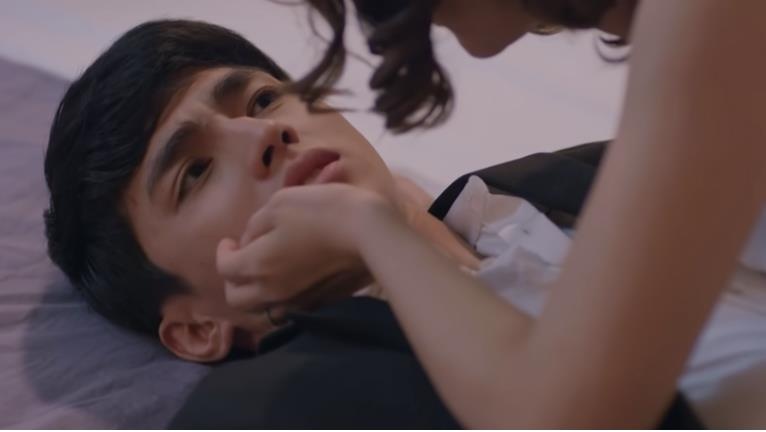 'Nhung co gai trong thanh pho': Tung yeu long, qua dem voi chi sep hinh anh