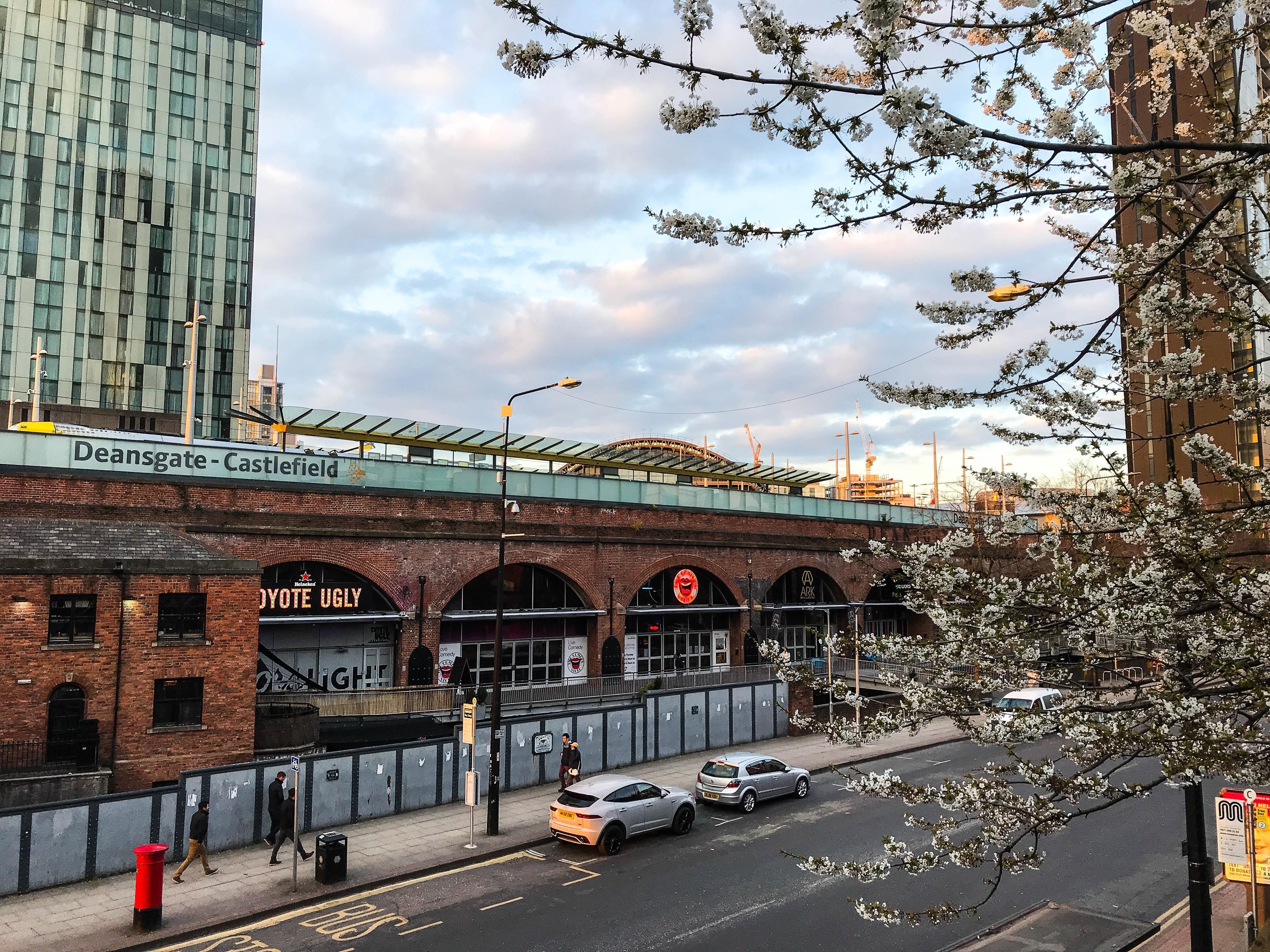 Hoang hon tai Castlefield - buc tranh nen tho cua thanh Manchester hinh anh