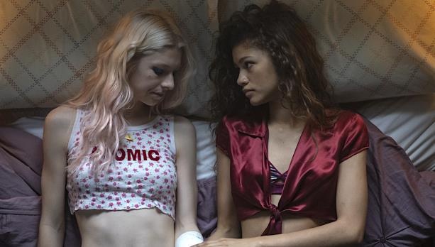 Tranh cai vi phim ve nu sinh co nhieu canh tinh duc cuc doan hinh anh